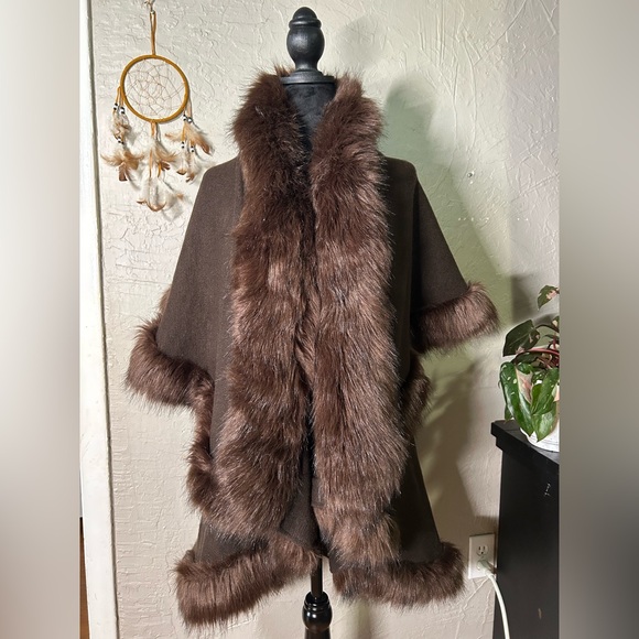 Donna Diosa Sweaters - VINTAGE Donna Diosa Brown Faux Fur Trimmed Sweater Cape